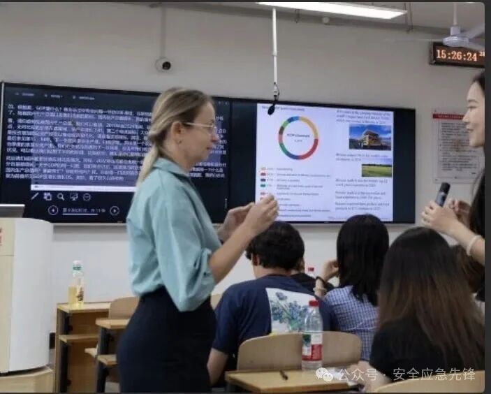 304永利集团邀请白俄罗斯戈梅利国立技术大学教授为师生讲座